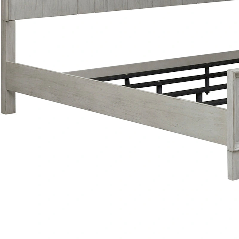 Letto a baldacchino King in bianco antico e castagno "Farmhouse Reimagined"
