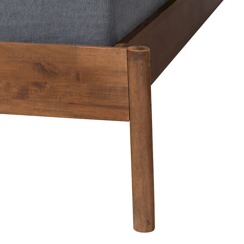 Struttura letto matrimoniale Agatis in legno di frassino con finitura in noce, stile moderno di metà secolo