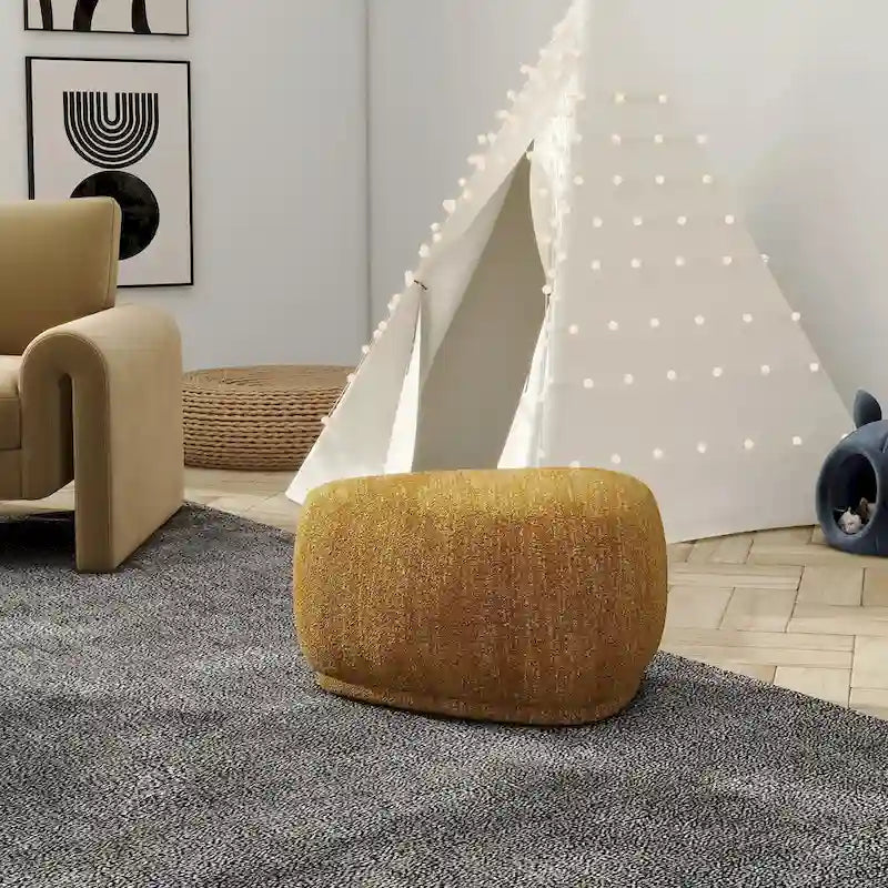 Pouf cocktail triangolare arrotondato da 26 pollici | Poggiapiedi imbottito per soggiorno